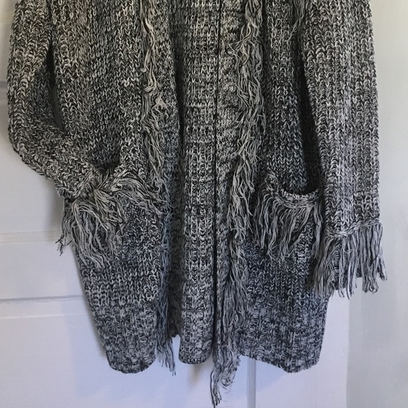 🆕ONE LEFT☝🏼Jessica Simpson Shaggy Knit Sweater - Picture 3 of 5